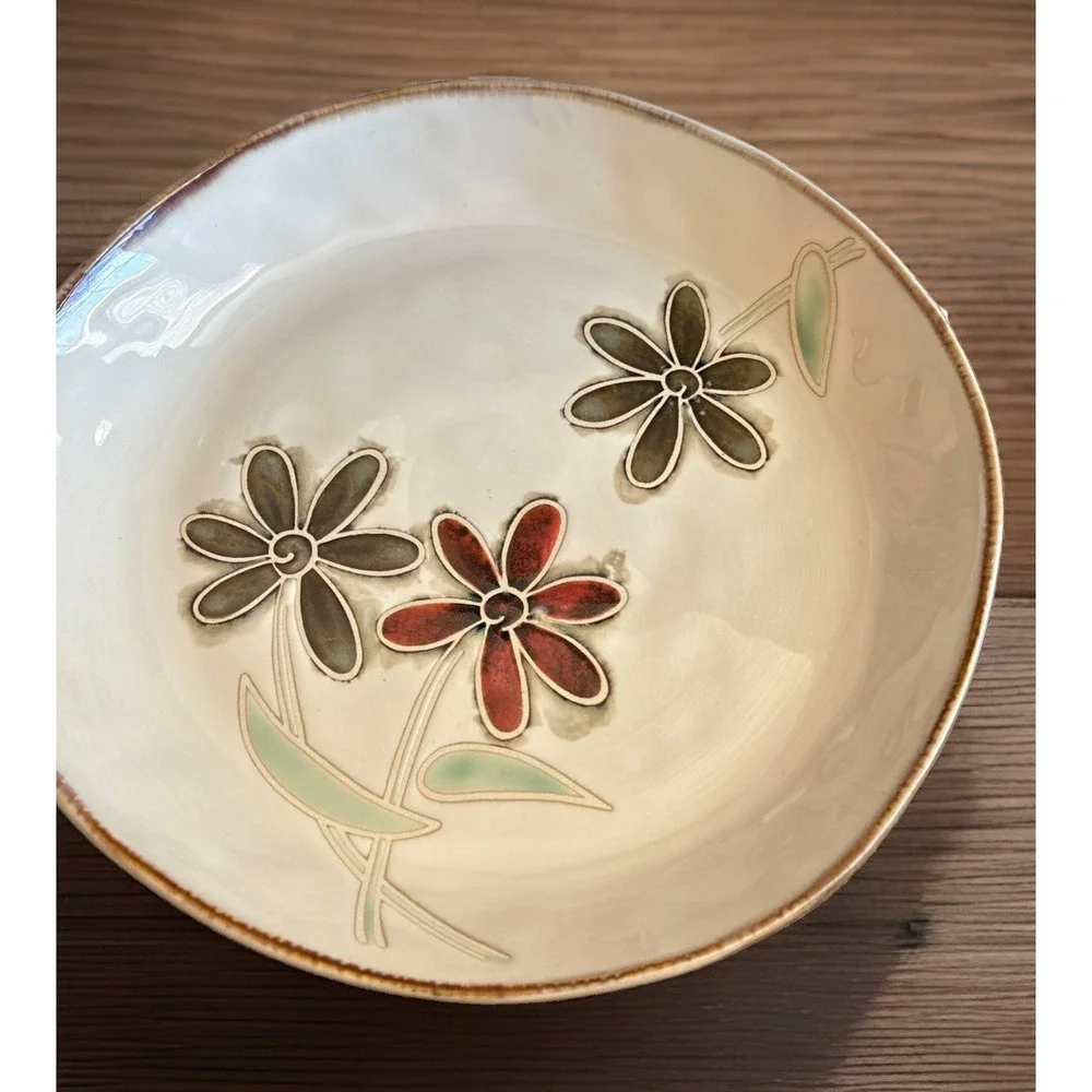 Pier 1 One Petals Stoneware Dinner plate 10.5